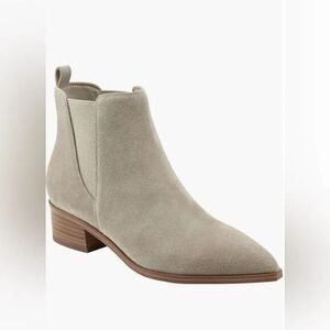 NEW Marc Fisher  Yikalo Leather Chelsea Bootie SIZE 9.5